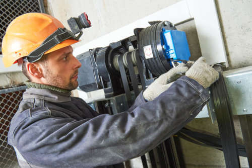 Mantenimiento preventivo de aparatos elevadores